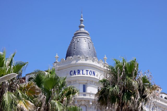 O The Carlton Hotel tem sido alvo de roubos.