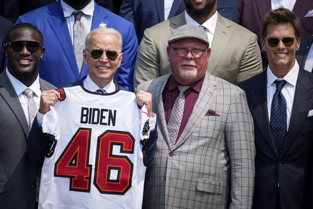 Presidente Joe Biden festeja a vitória dos Tampa Bay Buccaneers na Casa Branca