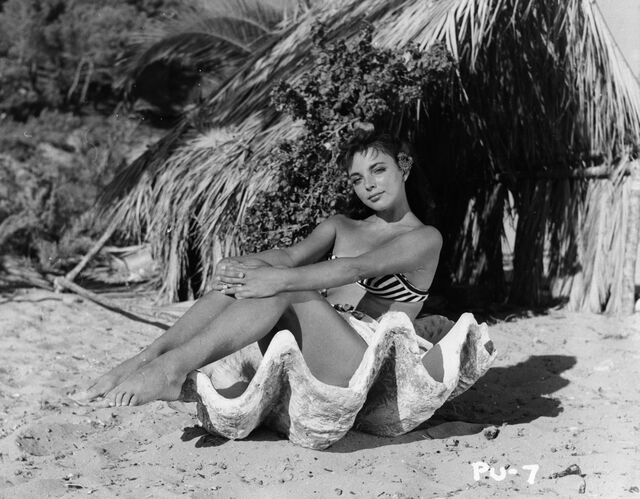 Joan Collins, 1955