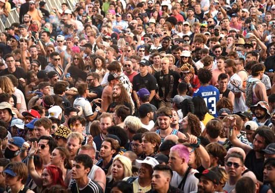 Fotografias de multidão sem máscara no Lollapalooza 2021 tornam-se virais