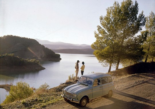 60 anos do Renault 4, o terceiro modelo mais vendido da história do automóvel