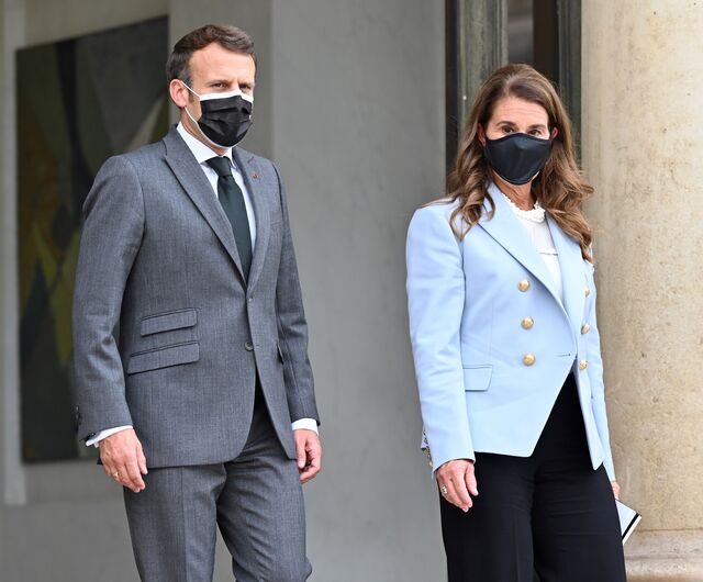 Presidente de França Emmanuel Macron e Melinda Gates após reunião no Palácio dos Eliseu (2021).