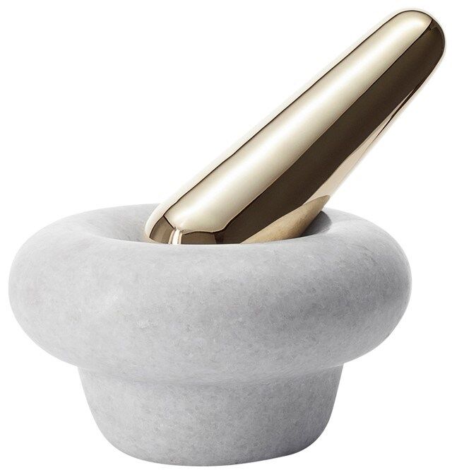 Almofariz em mármore e pilão em metal, €207, Tom Dixon
