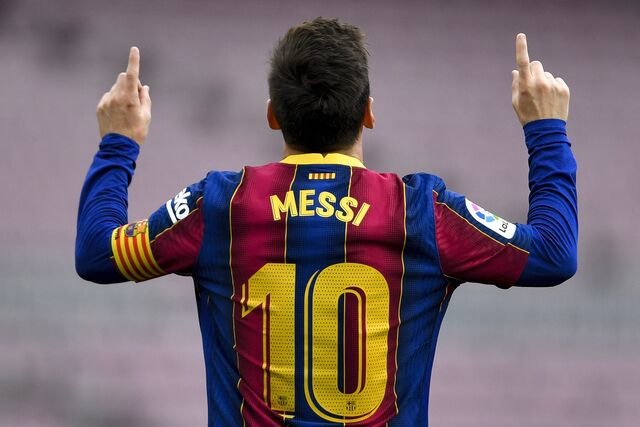 Messi celebra após marcar golo durante o jogo com RC Celta de Vigo, no estádio Camp Nou.