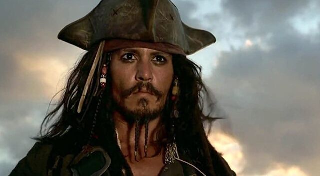 Johnny Depp nas filmagens de 'Piratas das Caraíbas: A Maldição do Pérola Negra' (2003)