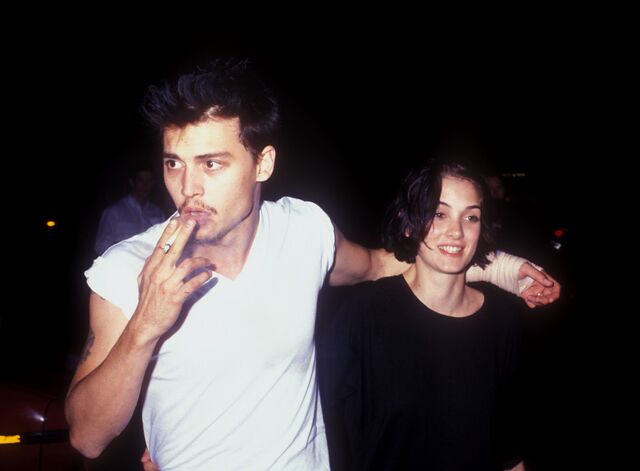 Johnny Depp e Winona Ryder em Los Angeles, California (1990).