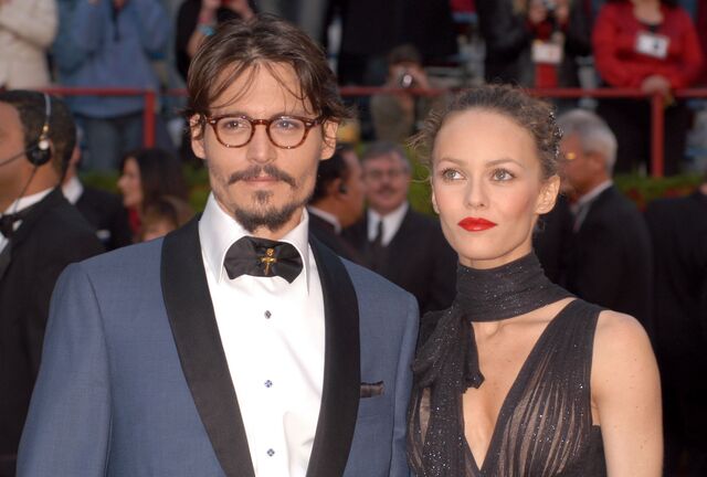 Johnny Depp com a ex-mulher, Vanessa Paradis no 77ª cerimónia dos Óscares (2005).
