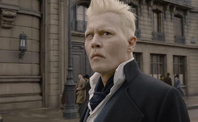 Johnny Depp nas filmagens de 'Monstros Fantásticos: Os Crimes de Grindelwald' (2018).