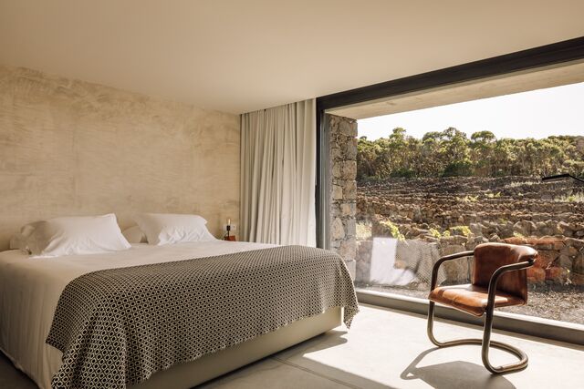 O pequeno e charmoso hotel tem apenas seis quartos.