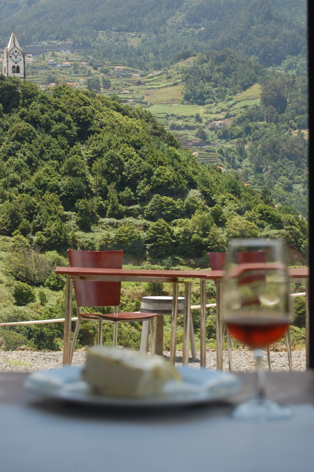 Maravilhoso pudim de maracujá na Quinta do Barbusano, uma receita de família.