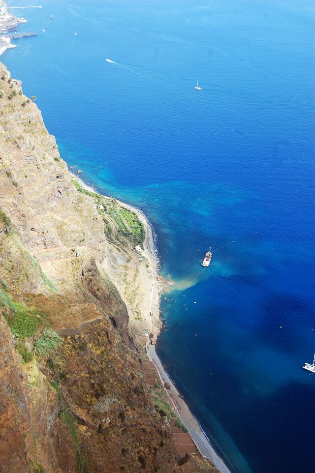 A vista sinuosa e deslumbrante do Cabo Girão.
