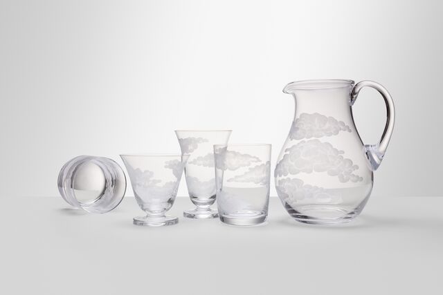Peças em vidro transparente da coleção 'In The Clouds', de Jonathan Hansen.