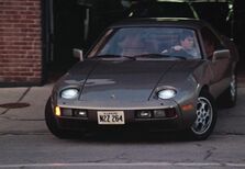 Porsche 928 conduzido por Tom Cruise leiloado por quase 2 milhões de dólares