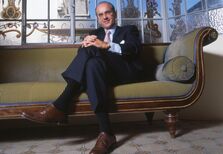 Um bancário, uma autarca e um padre. Os arguidos que fugiram à justiça