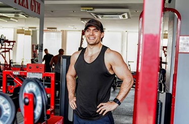 Henry Cavill. Como o ator conseguiu o corpo do Super-Homem