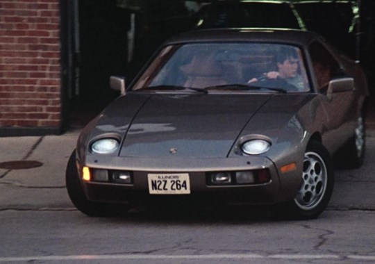 Porsche 928 conduzido por Tom Cruise leiloado por quase 2 milhões de dólares