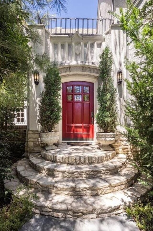 Red Oak Manor, Los Angeles.