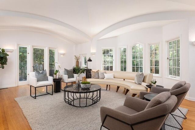 Red Oak Manor, Los Angeles.