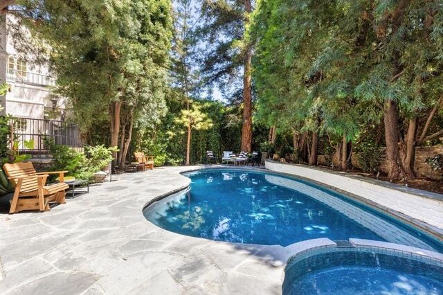 Red Oak Manor, Los Angeles.