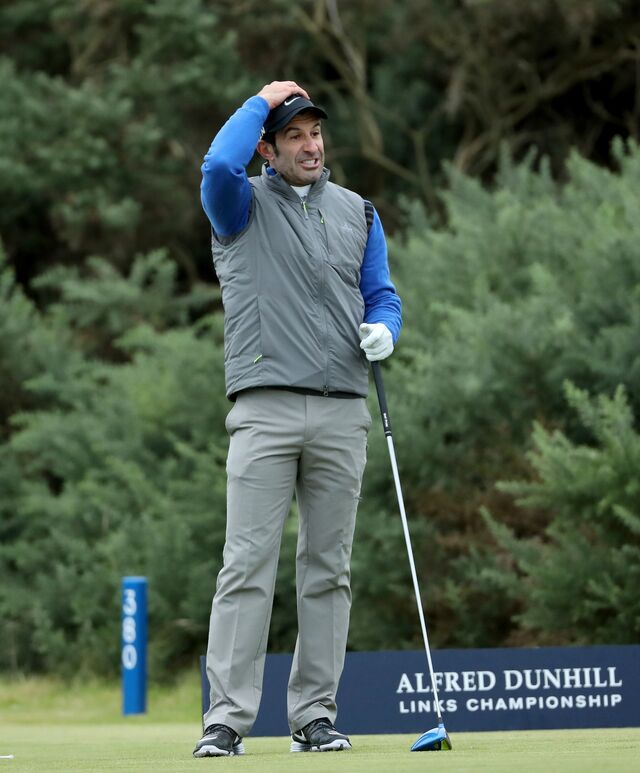 Luís Figo a praticar golfe.