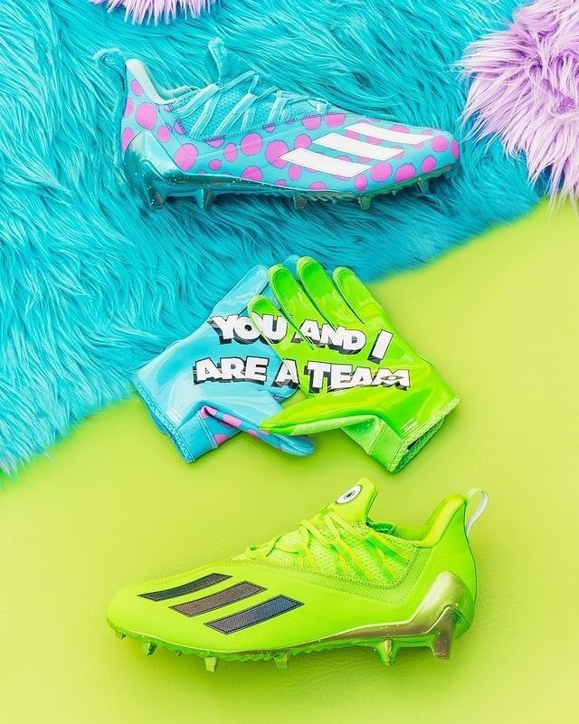 Adidas x Pixar: um modelo de futebol.