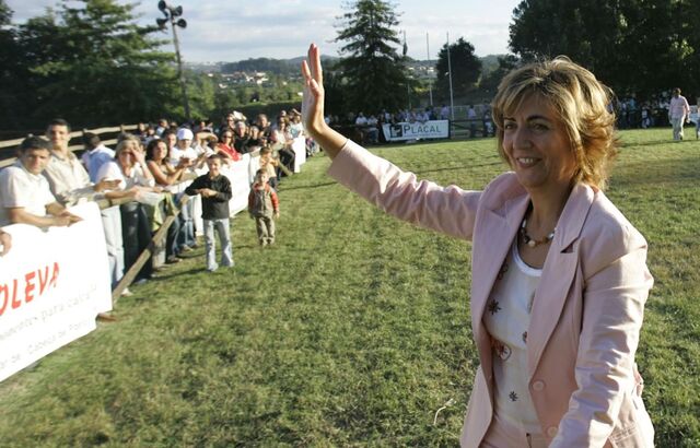 Fátima Felgueiras, canditada à Câmara Municipal de Felgueiras, durante uma acção de campanha para as eleições autárquicas, em Felgueiras (2005).