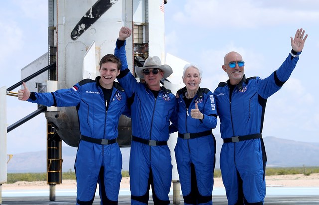Uma das últimas conquistas de Bezos deu-se no espaço a 20 de julho deste ano