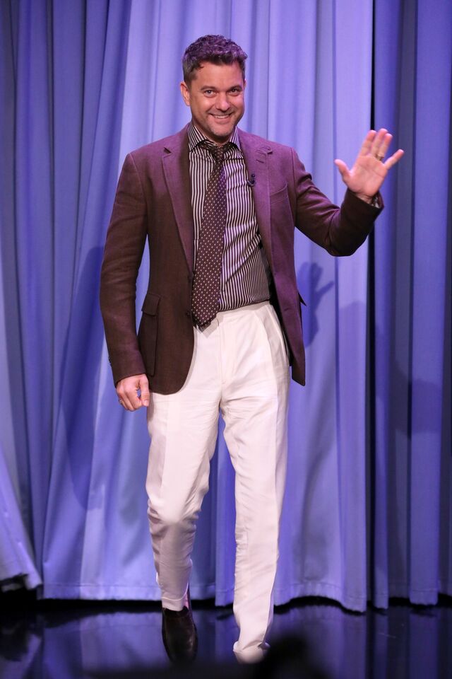 Joshua Jackson no 'The Tonight Show' com Jimmy Fallon, em 2021.