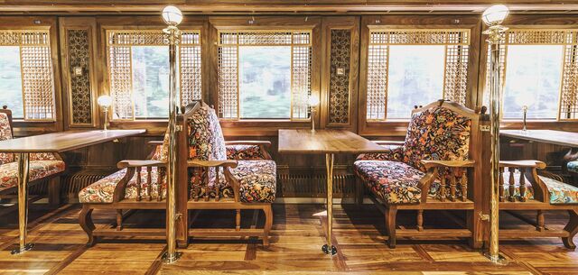 Não há carruagens-cama no Royal Express, mas os viajantes podem ficar nos ryokans tradicionais