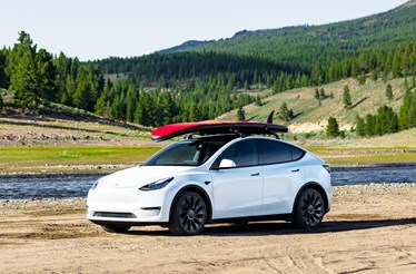 Fomos experimentar o novo Tesla Model Y (prancha de surf vendida à parte)