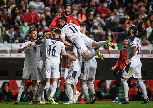 Como é que a seleção sérvia gastou o dinheiro que ganhou no jogo com Portugal? 