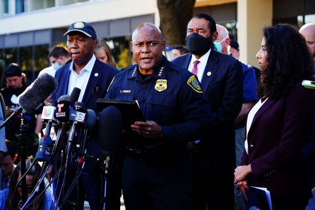 Troy Finner, chefe da polícia de Houston, na conferência de imprensa após o incidente no festival Astroworld