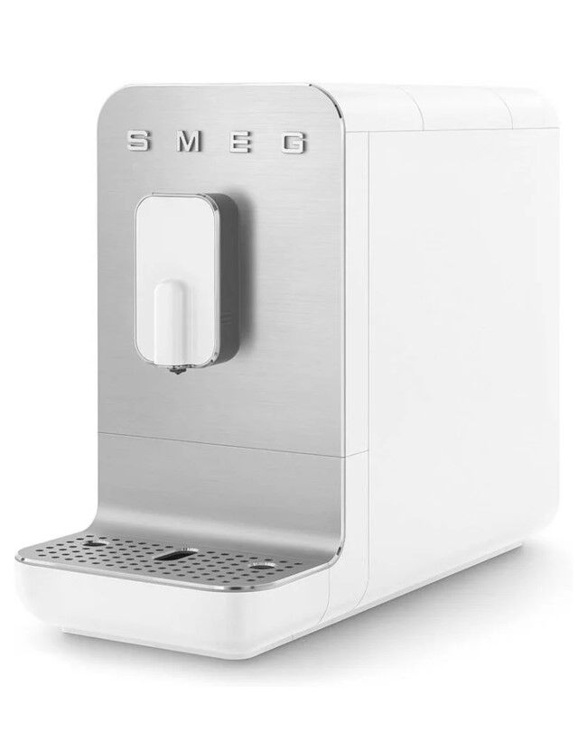 Máquina de café expresso automática, € 479,20 (antes € 599), Smeg