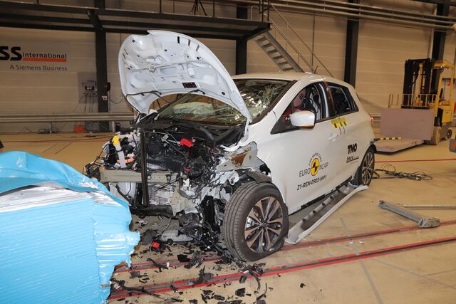Renault Zoë após embate