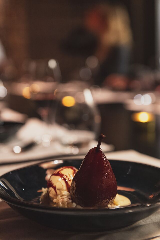 Pêra bêbeda, arroz doce e gelado de figo seco