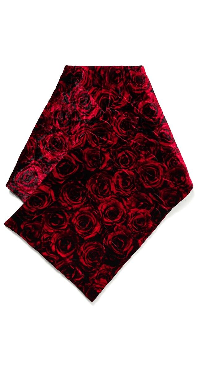 Echarpe em veludo estampado, € 615, Dries Van Noten