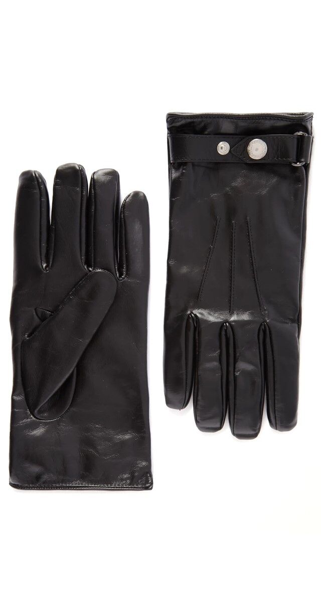 Luvas em pele, € 320, Alexander McQueen