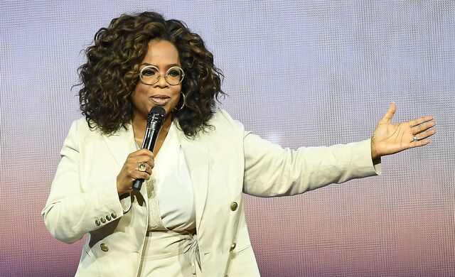 Oprah Winfrey discursa durante a 'Oprah's 2020 Vision: Your Life in Focus Tour' em São Francisco, 2020