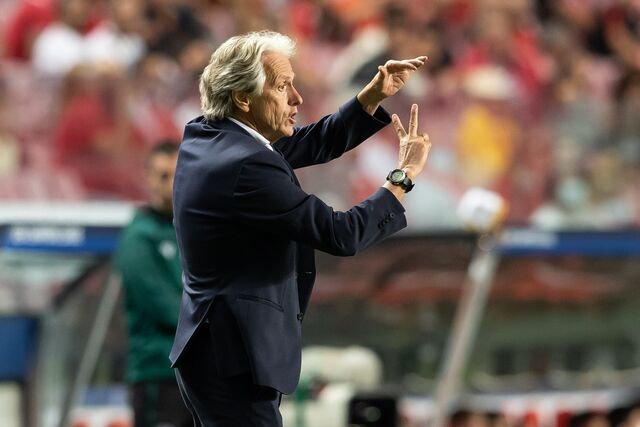 Jorge Jesus durante o jogo entre o Benfica e o Barcelona (Liga Europa da UEFA) no Estádio da Luz, 2021