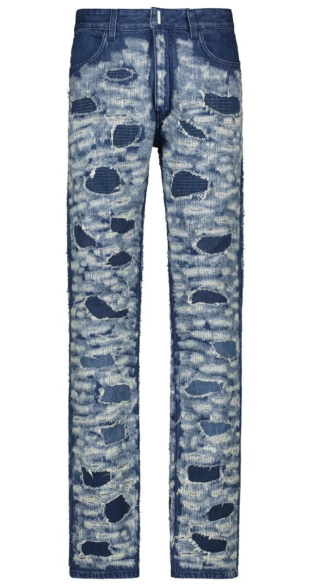 Calças Camouflage em ganga desfiada, €1590, Givenchy