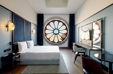 O novo hotel de luxo que fica dentro de uma estação ferroviária em Lisboa