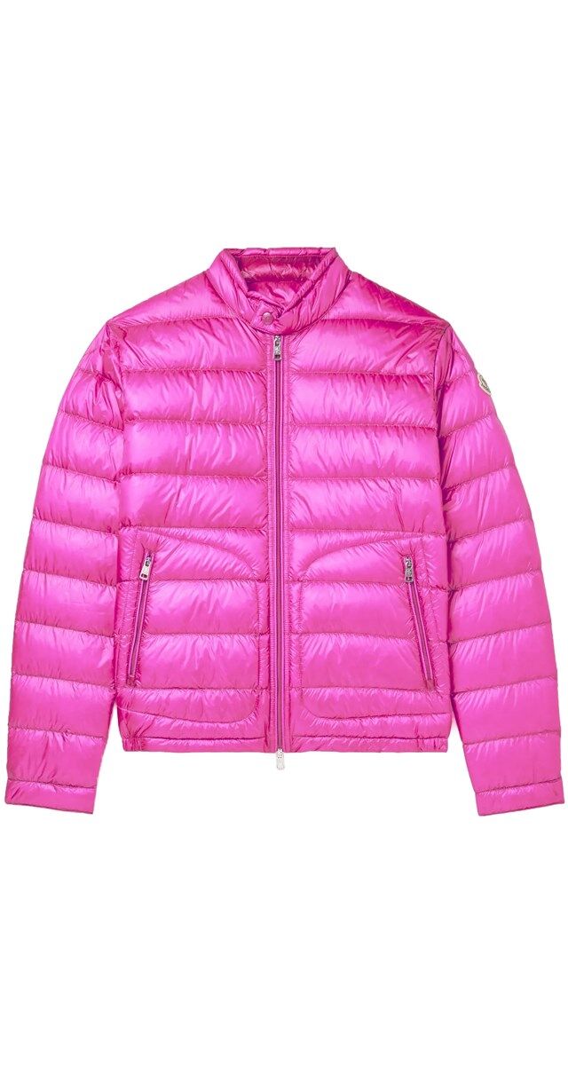 Casaco acolchoado, € 700, Moncler