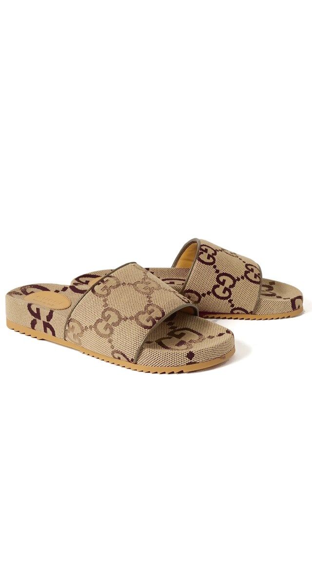 Sandálias em tela monogramada, € 390, Gucci