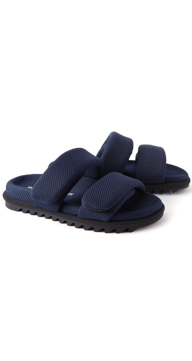 Sandálias em mesh, € 460, Dries Van Noten