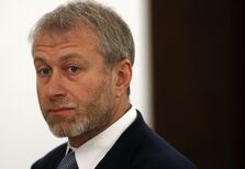 Quem quer comprar o Chelsea? Como a invasão russa da Ucrânia está a agitar o futebol inglês