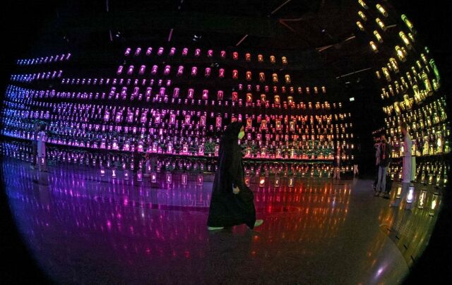 Emiratis no Museu do Futuro, a 23 de fevereiro de 2022, no Dubai.