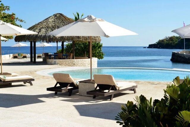 Praia e piscina