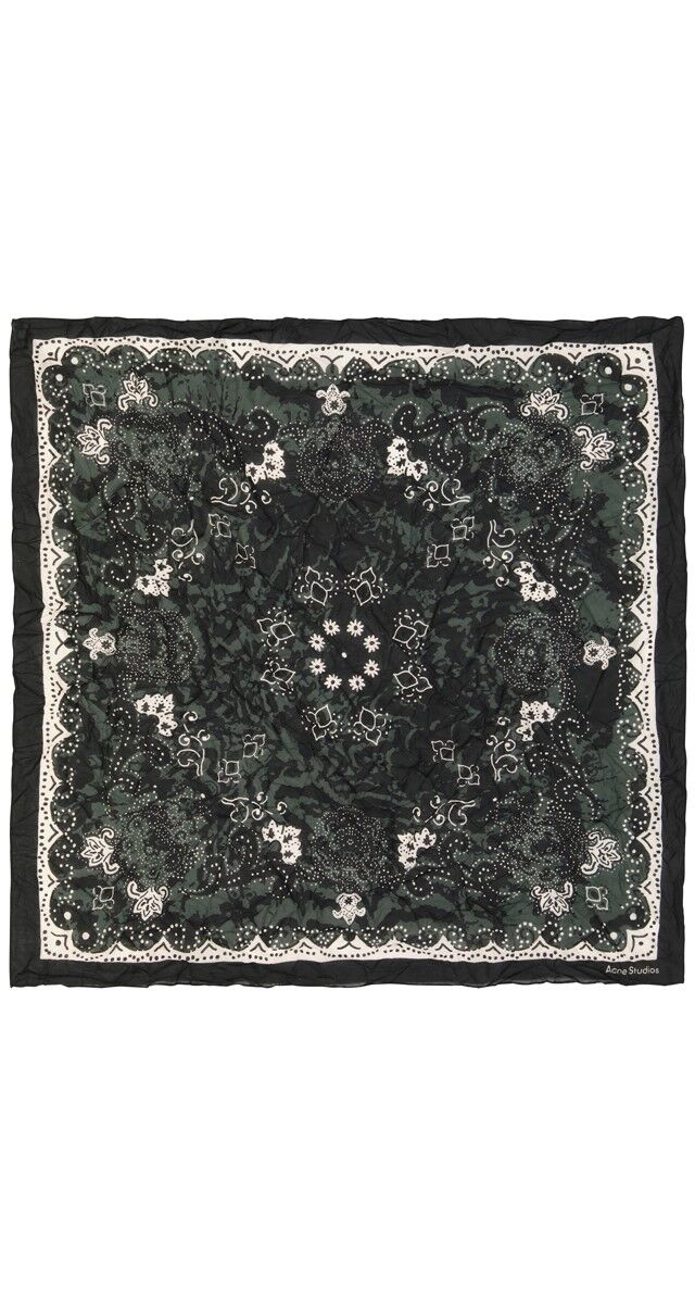 Lenço em algodão estampado, €110, Acne Studios