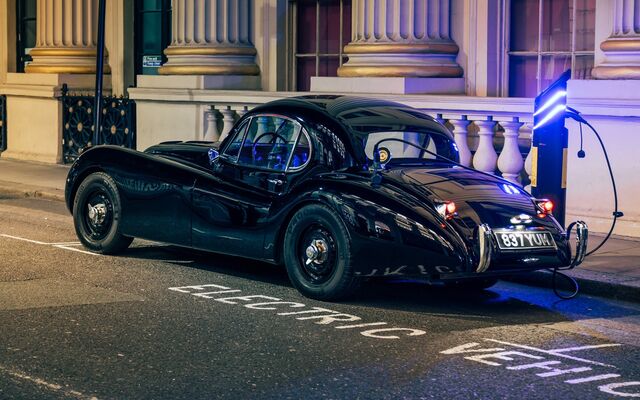 Jaguar XK140 clássico em preto