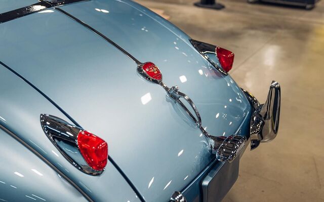 Jaguar XK140 em azul